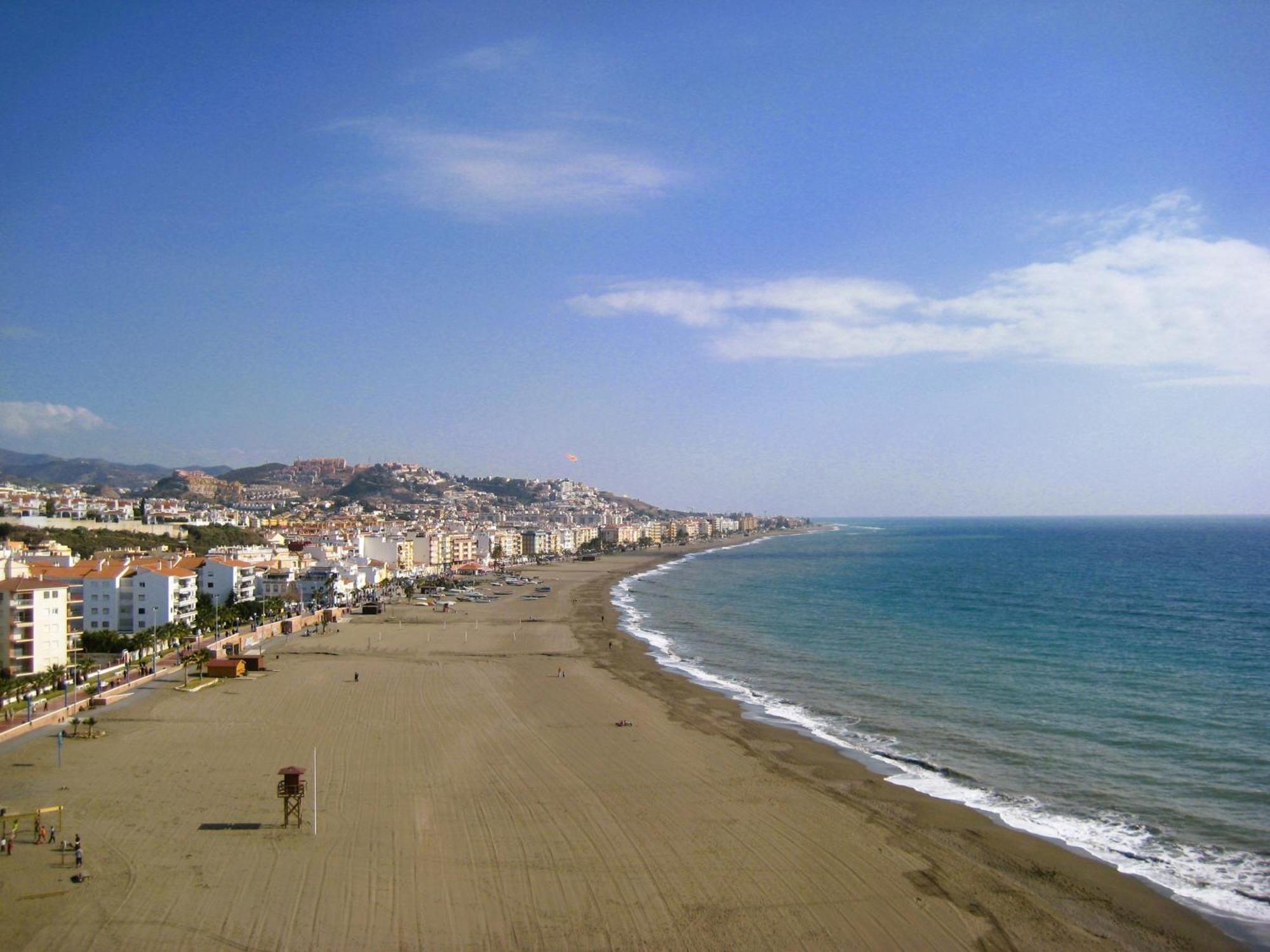 リンコン・デ・ラ・ビクトリアAtico Con Solarium A Metros Del Mar En Malagaアパートメント エクステリア 写真